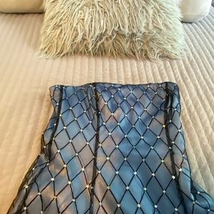 Beautiful gown for prom!  Strapless.